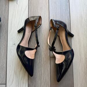 Bandolino navy patent bow t strap